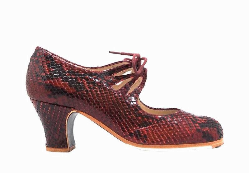 Chaussures de Flamenco Begoña Cervera. Cordonera Calado